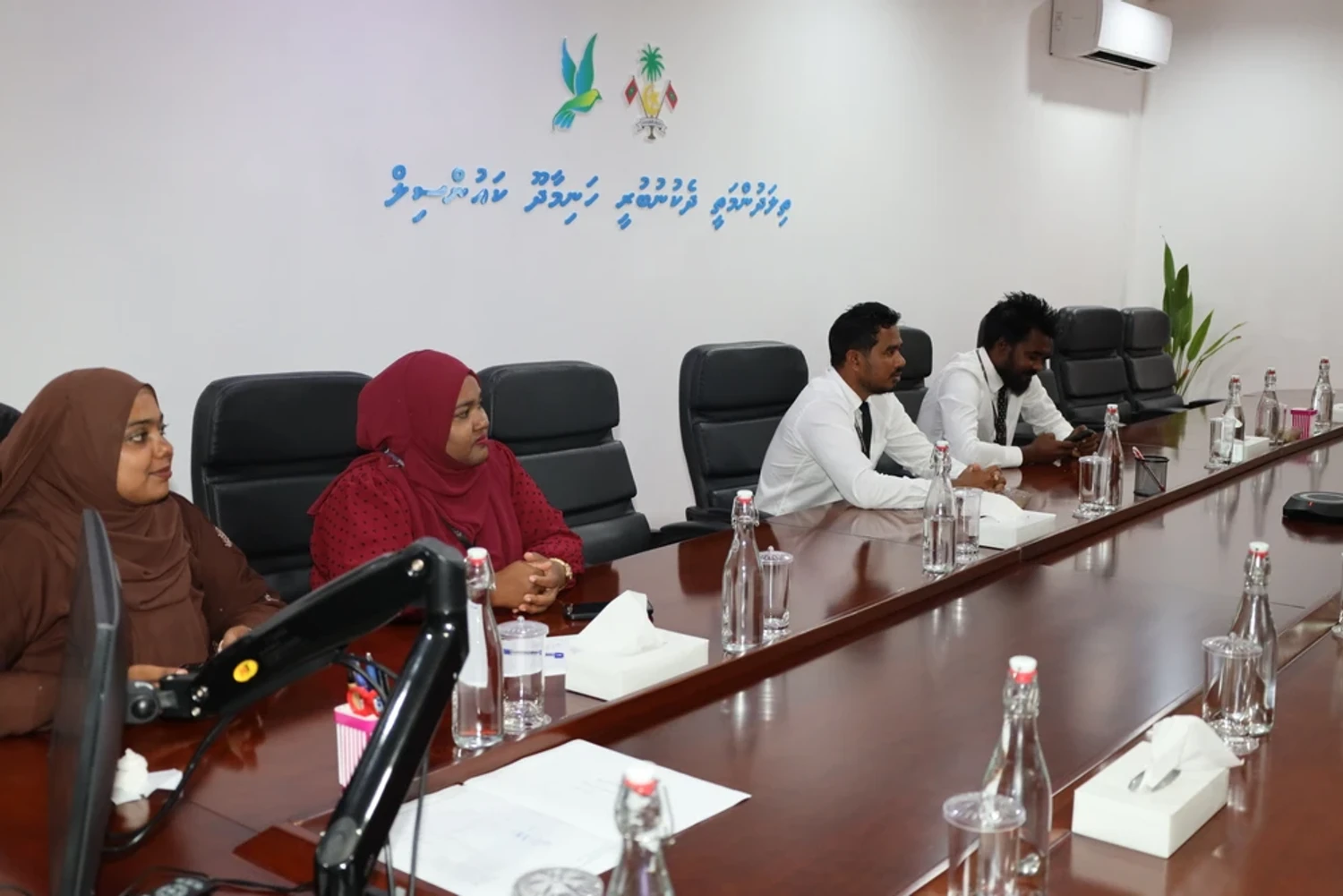 ހަނިމާދޫ ކައުންސިލުން ހަނިމާދޫ ހެލްތްސެންޓަރުގެ ޕަބްލިކް ޔުނިޓަށް 55 އިންޗި ޓީވީއެއް ހަދިޔާކުރުން