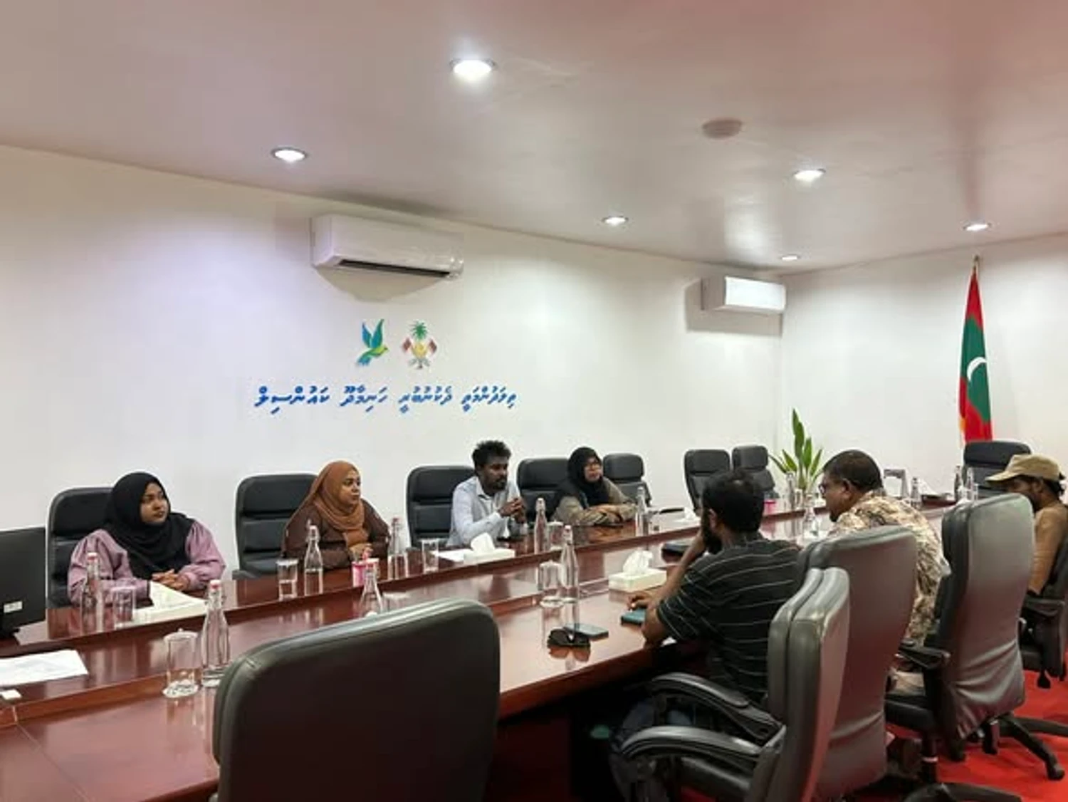 ސޮކާ ވެޓެރަންސް އެސޯސިއޭޝަން އޮފް މޯލްޑިވްސް އާއިއެކު ބޭއްވުނު ބައްދަލުވުން