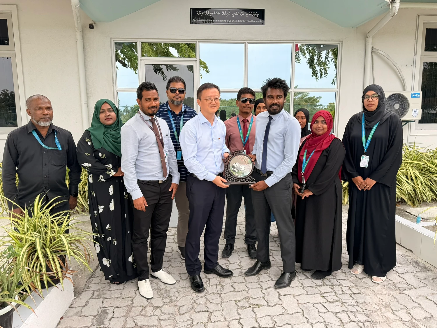 ޗައިނާއިން ދިވެހިރާއްޖެއަށް ކަނޑައަޅުއްވާފައި ހުންނަވާ ސަފީރު އަލްފާޟިލް ކޮންގް ސިއަންހުއާ ހަނިމާދޫއަށް ކުރައްވާ ރަސްމީ ދަތުރުފުޅު