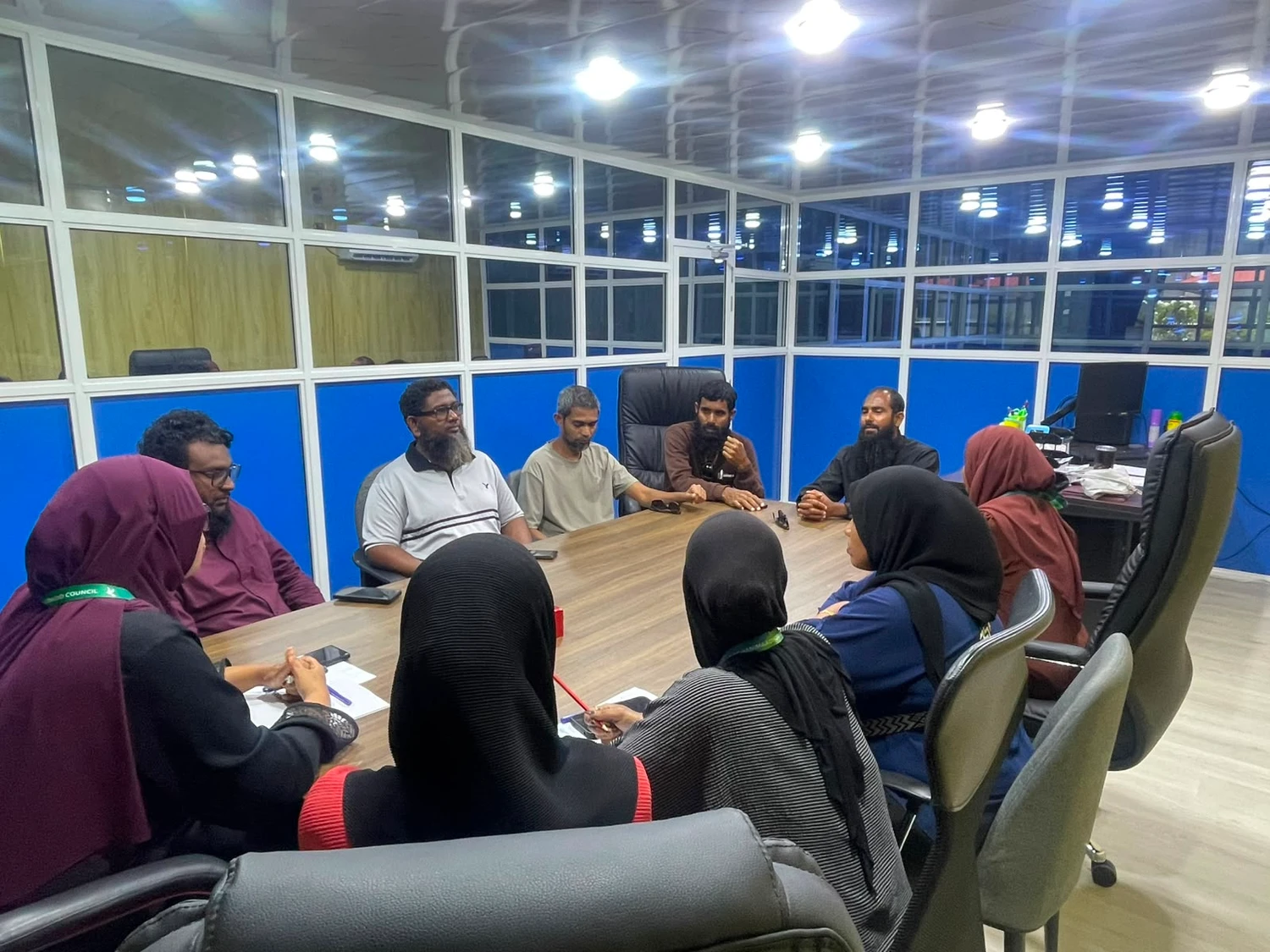 ޑަބްލިޔު.ޑީ.ސީގެ އެކްޓިވިޓީ ޕްލޭނުގެ ދަށުން ޖަމިއްޔާތަކާއި މުއައްސަސާތަކާ ބައްދަލުކުރުމުގެ ތެރެއިން، "ހަނދުމަ" ޖަމިއްޔާއާއެކު ފުރަތަމަ ބައްދަލުވުން ބާއްވައިފި.